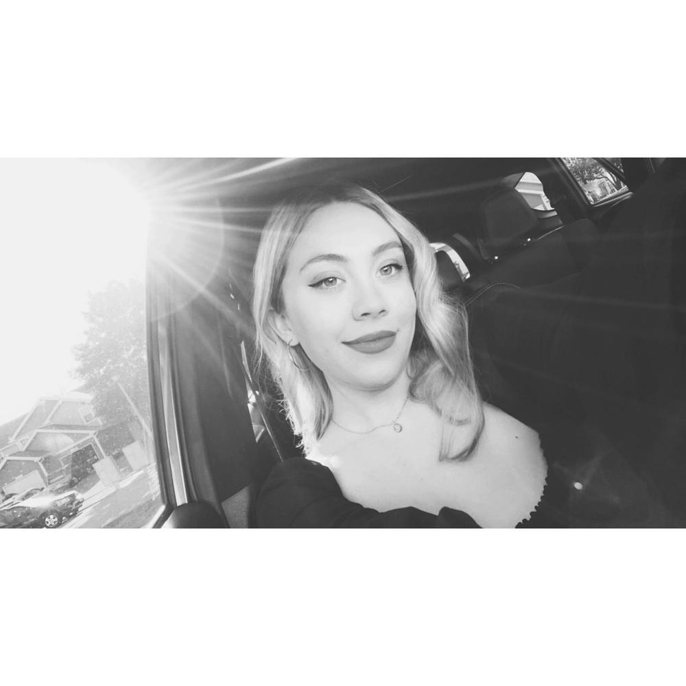 Meet your Posher, Chloe